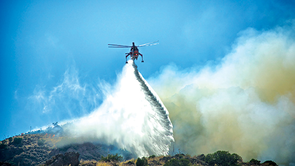 helicopter fighting wiildfire