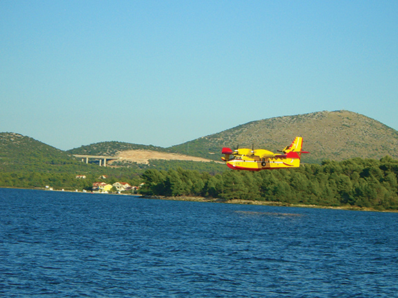 Amphibiious Firefighting Aircraft